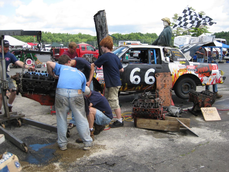Illustration for article titled The 24 Hours Of LeMons New England 2009 Über Gallery, Part 4